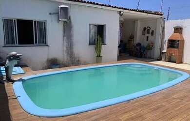 Imagem: A casa possui 3 Dormitórios, 2 Banheiros, 1 Vaga na garagem