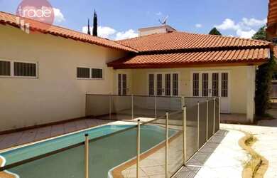 Imagem: A casa em condomínio possui 4 Dormitórios, 5 Banheiros e 480m²