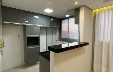 Imagem: O apartamento possui 2 Dormitórios, 1 Banheiro, 1 Vaga na garagem