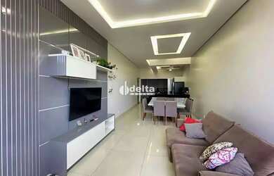 Imagem: A casa possui 3 Dormitórios, 3 Banheiros, 3 Vagas na garagem