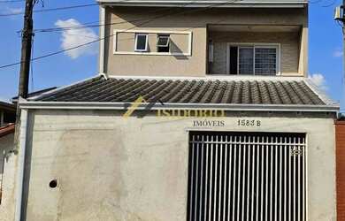 Imagem: A casa possui 3 Dormitórios, 3 Banheiros, 2 Vagas na garagem