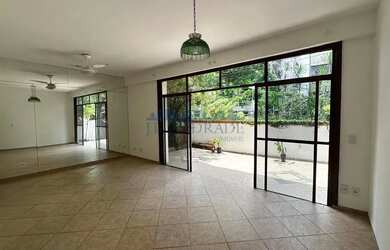 Imagem: A casa possui 3 Dormitórios, 5 Banheiros, 2 Vagas na garagem