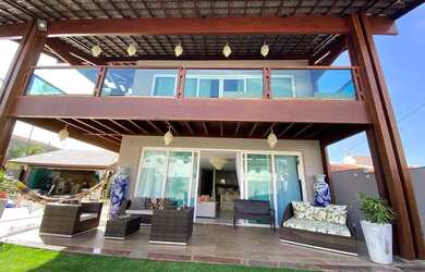 Imagem: A casa possui 5 Dormitórios, 1 Banheiro, 4 Vagas na garagem