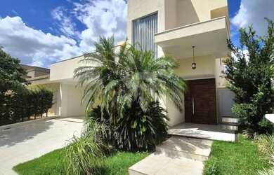 Imagem: A casa em condomínio possui 4 Dormitórios, 5 Banheiros, 4