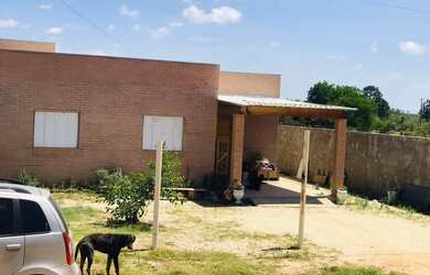 Imagem: A casa em condomínio possui 3 Dormitórios, 2 Banheiros, 3