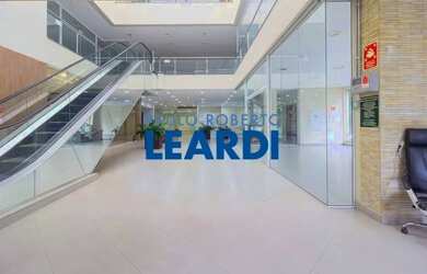 Imagem: O depósito possui 5 Vagas na garagem, 5.000m² de Área e