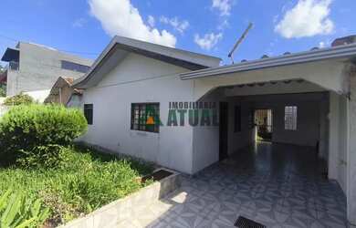 Imagem: A casa possui 3 Dormitórios, 1 Banheiro, 1 Vaga na garagem