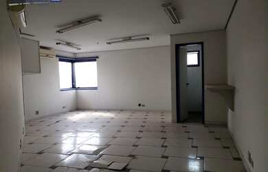 Imagem: O depósito possui 1 Vaga na garagem, 29m² de Área e está