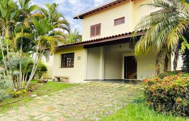 Imagem: A casa em condomínio possui 4 Dormitórios, 4 Banheiros, 4