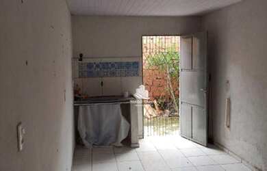 Imagem: A casa possui 2 Dormitórios, 1 Banheiro, 1 Vaga na garagem