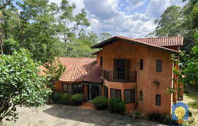 Imagem: A casa em condomínio possui 4 Dormitórios, 5 Banheiros, 5