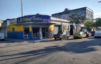 Imagem: O depósito possui 3 Vagas na garagem, 180m² de Área e está