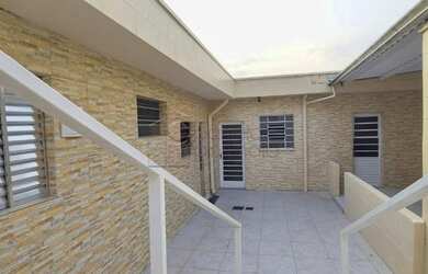 Imagem: A casa possui 2 Dormitórios, 1 Banheiro, 4 Vagas na garagem