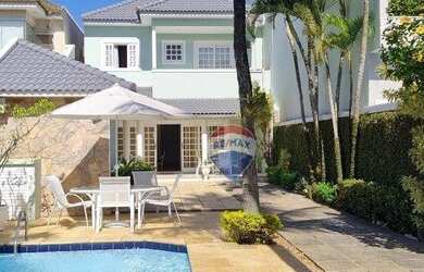 Imagem: A casa em condomínio possui 4 Dormitórios, 5 Banheiros, 3