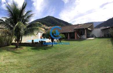 Imagem: A casa possui 2 Dormitórios, 3 Banheiros, 5 Vagas na garagem