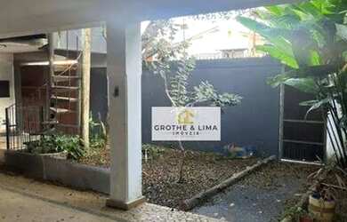 Imagem: A casa para alugar possui 3 Dormitórios, 1 Banheiro, 4 Vagas