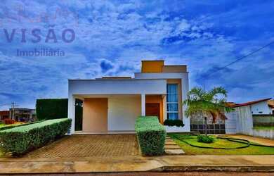 Imagem: A casa em condomínio possui 3 Dormitórios, 1 Banheiro, 2 Vagas