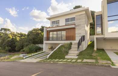 Imagem: A casa em condomínio possui 3 Dormitórios, 4 Banheiros, 4