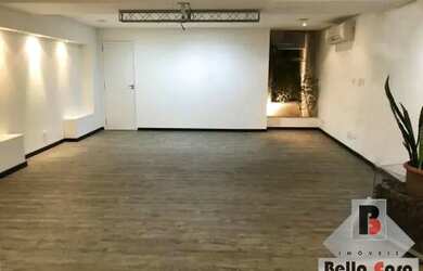 Imagem: O depósito possui 2 Vagas na garagem, 350m² de Área e está