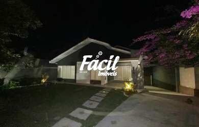 Imagem: A casa possui 4 Dormitórios, 5 Banheiros, 3 Vagas na garagem