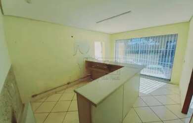 Imagem: O depósito possui 3 Vagas na garagem, 221m² de Área e está