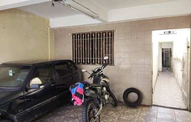 Imagem: A casa possui 3 Dormitórios, 3 Banheiros, 2 Vagas na garagem