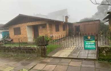 Imagem: A casa possui 2 Dormitórios, 1 Banheiro, 1 Vaga na garagem