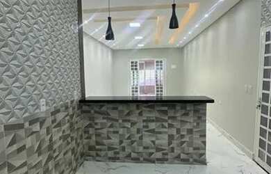 Imagem: A casa possui 3 Dormitórios, 1 Banheiro, 2 Vagas na garagem