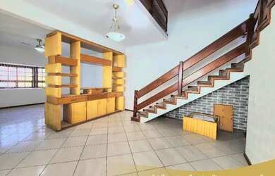 Imagem: A casa possui 3 Dormitórios, 4 Banheiros, 4 Vagas na garagem