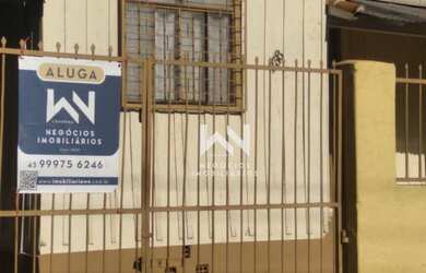 Imagem: A casa possui 2 Dormitórios, 1 Banheiro, 1 Vaga na garagem