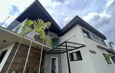 Imagem: A casa em condomínio possui 4 Dormitórios, 5 Banheiros, 3