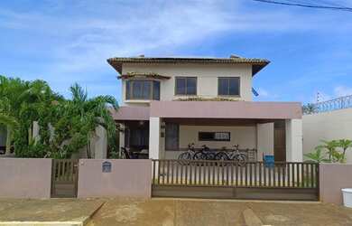 Imagem: A casa em condomínio possui 4 Dormitórios, 3 Banheiros, 2