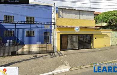 Imagem: A casa possui 3 Dormitórios, 3 Banheiros, 2 Vagas na garagem