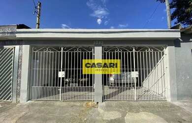 Imagem: A casa possui 4 Dormitórios, 2 Banheiros, 3 Vagas na garagem