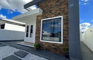 Imagem: A casa possui 3 Dormitórios, 2 Banheiros, 4 Vagas na garagem