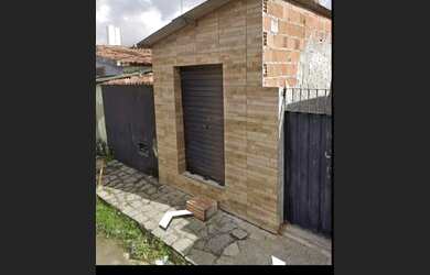 Imagem: A casa possui 2 Dormitórios e está localizado em Cristo Redentor