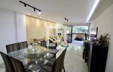 Imagem: O apartamento possui 4 Dormitórios, 4 Banheiros, 2 Vagas na