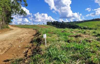 Imagem: O terreno possui 1.015m² de Área e está localizado em Pinhalzinho
