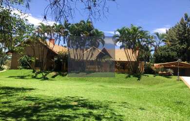 Imagem: A casa em condomínio possui 4 Dormitórios, 5 Banheiros, 4