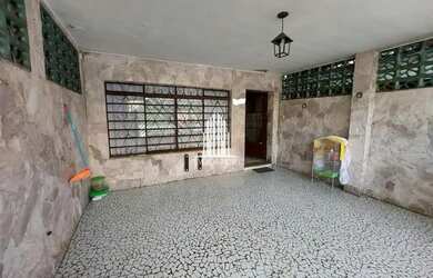 Imagem: A casa à venda possui 3 Dormitórios, 2 Banheiros, 2 Vagas