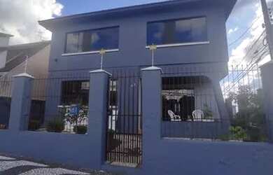 Imagem: A casa possui 5 Dormitórios, 5 Banheiros, 2 Vagas na garagem