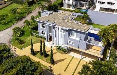 Imagem: A casa possui 5 Dormitórios, 5 Banheiros, 5 Vagas na garagem