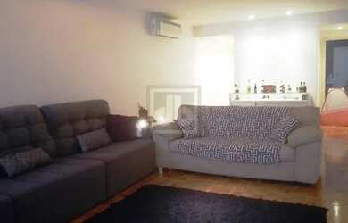 Imagem: O apartamento possui 3 Dormitórios, 1 Banheiro, 3 Vagas na