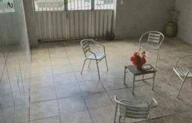 Imagem: A casa possui 2 Dormitórios e 2 Banheiros e está localizado