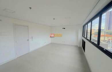 Imagem: O depósito possui 3 Vagas na garagem, 98m² de Área e está