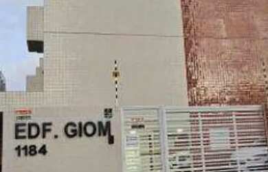 Imagem: O apartamento possui 1 Dormitório, 1 Banheiro, 1 Vaga na garagem