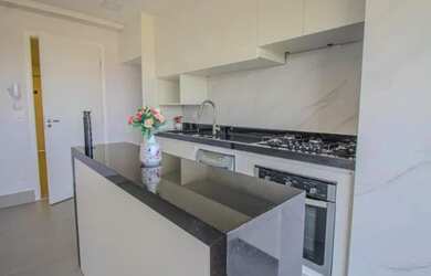 Imagem: O apartamento possui 2 Dormitórios, 1 Banheiro, 1 Vaga na garagem