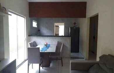 Imagem: A casa possui 3 Dormitórios, 3 Banheiros, 2 Vagas na garagem