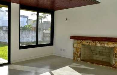 Imagem 9: Condomínio Rosa Internacional, localizado na Praia do Rosa, ao lado da...