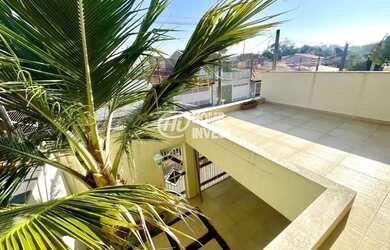 Imagem: A casa possui 3 Dormitórios, 3 Banheiros, 3 Vagas na garagem